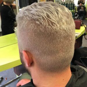 après coupe et couleur tendance grise homme