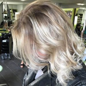 coloration blond polaire par Amélie à Coiffurama Mulhouse